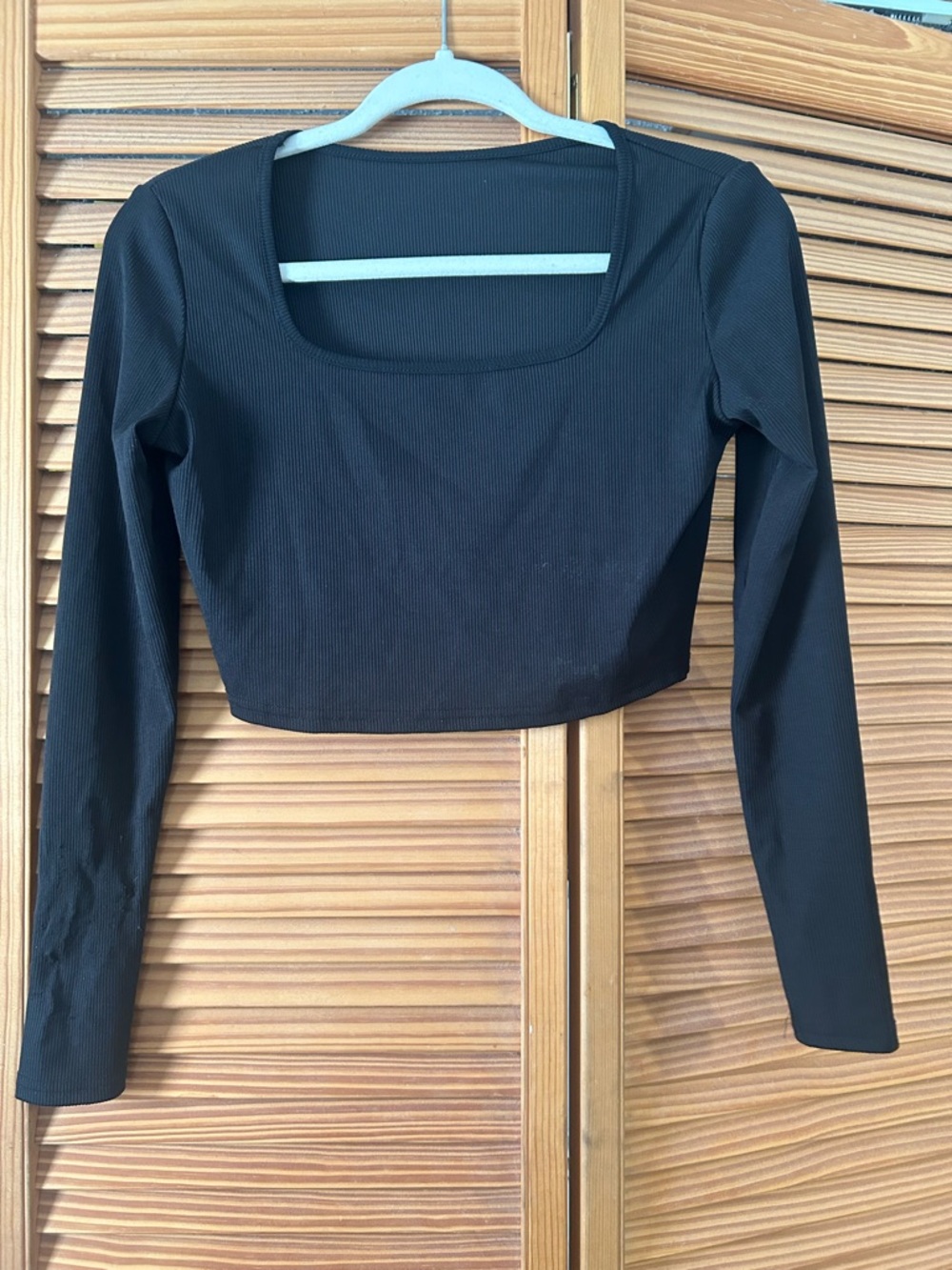 Square-Neck Black Ribbed Long-Sleeve Crop Top - Women